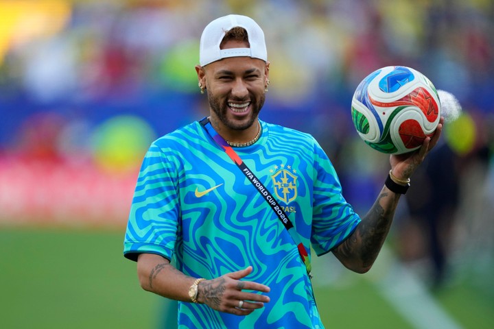 Neymar s vášnivými oslavami po zápase priamo pred súperom
